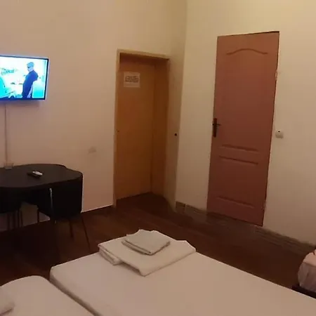 Happyrooms Piata Romana فندق 3*