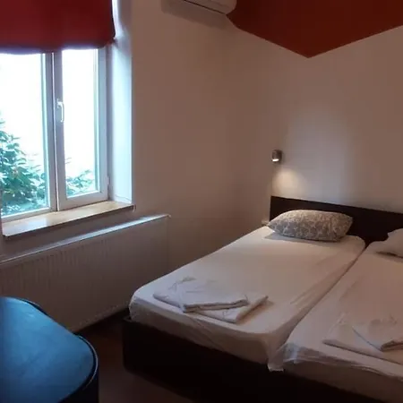 فندق Happyrooms Piata Romana 3*