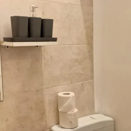 Happyrooms Piata Romana Hotel