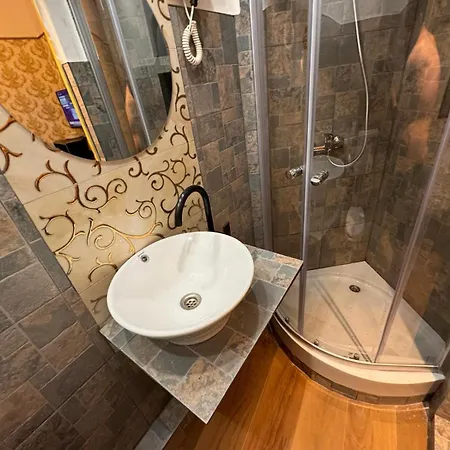 Happyrooms Piata Romana فندق 3*