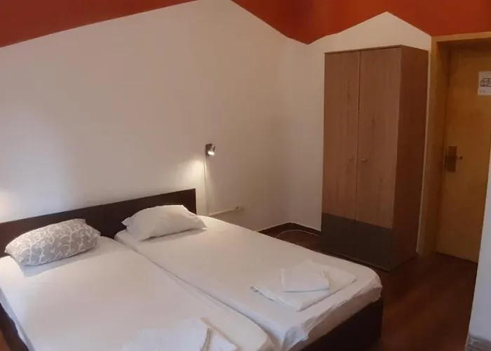 Hotell Happyrooms Piata Romana 3*