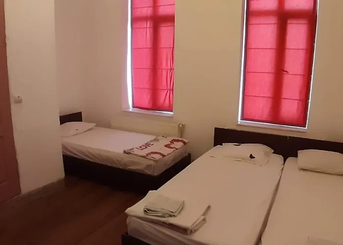 Happyrooms Piata Romana Hotel