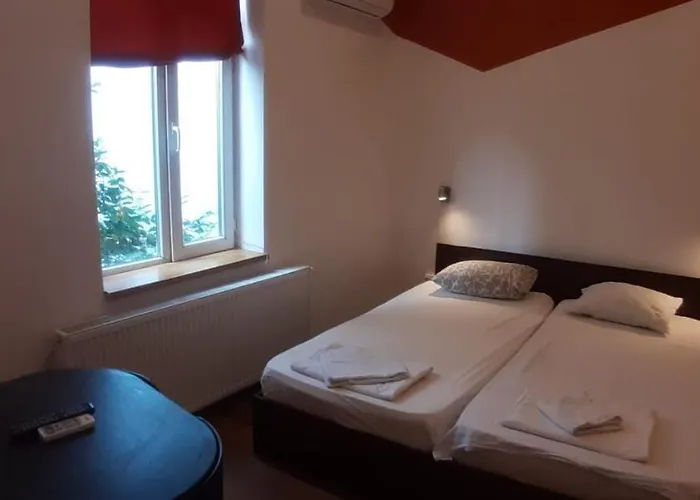 Hotell Happyrooms Piata Romana 3*