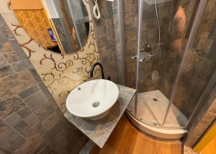 Happyrooms Piata Romana Hotell 3*