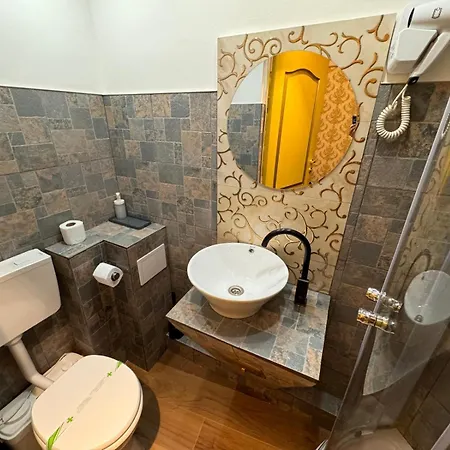 Happyrooms Piata Romana Otel Bükreş