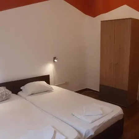 Otel Happyrooms Piata Romana 3*